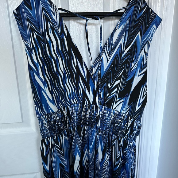 Blue and black patterned dress . - Picture 3 of 8